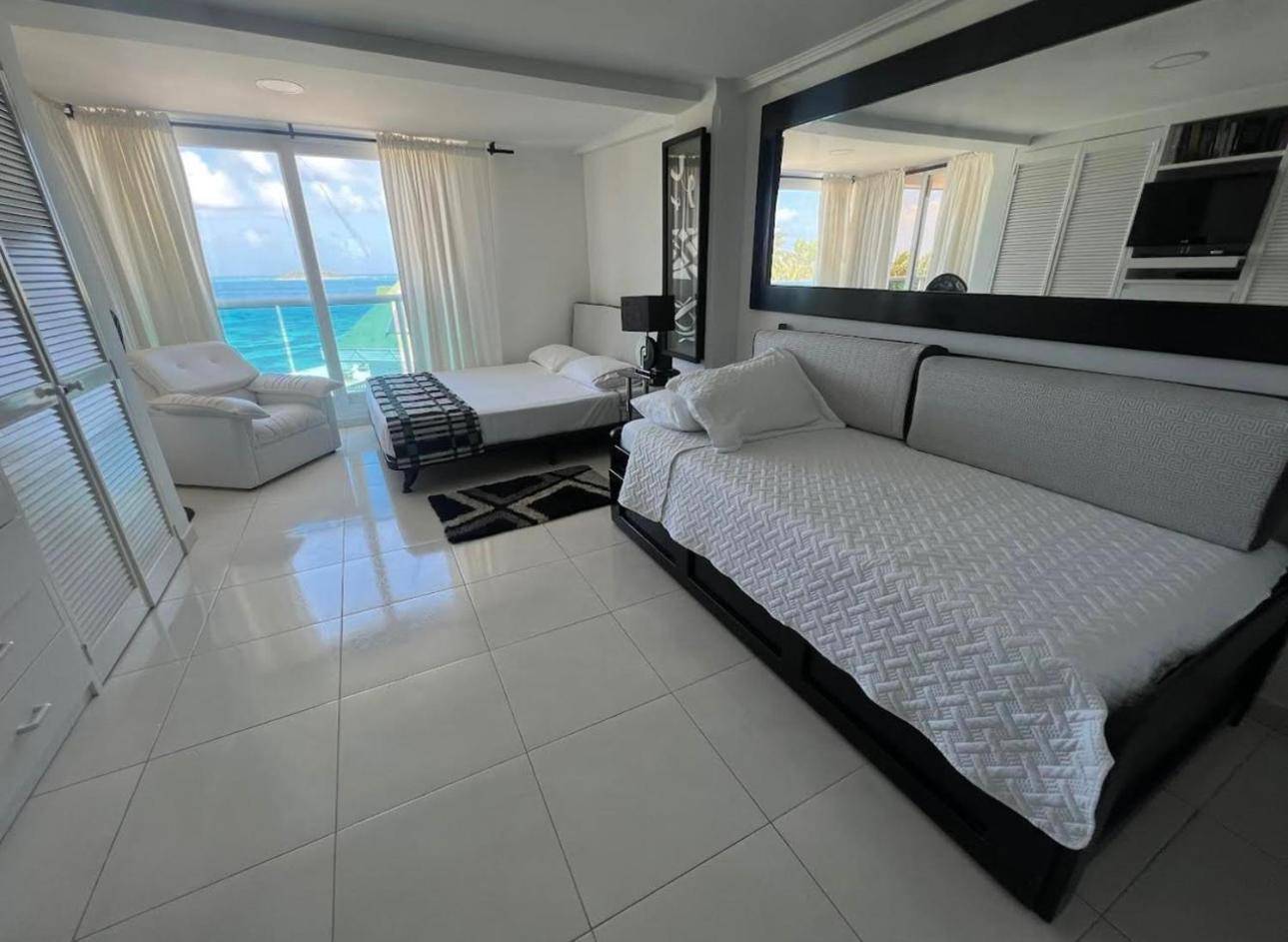 Bay By Top Location * San Andrés